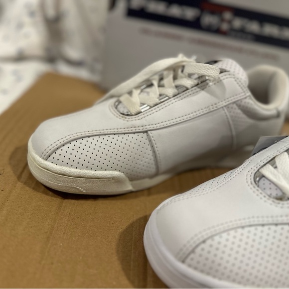 VTG New in the box. White/ Chrome Phat Farm Hampton 04 Sneakers. Women’s Sz: 7.5 - Picture 4 of 9